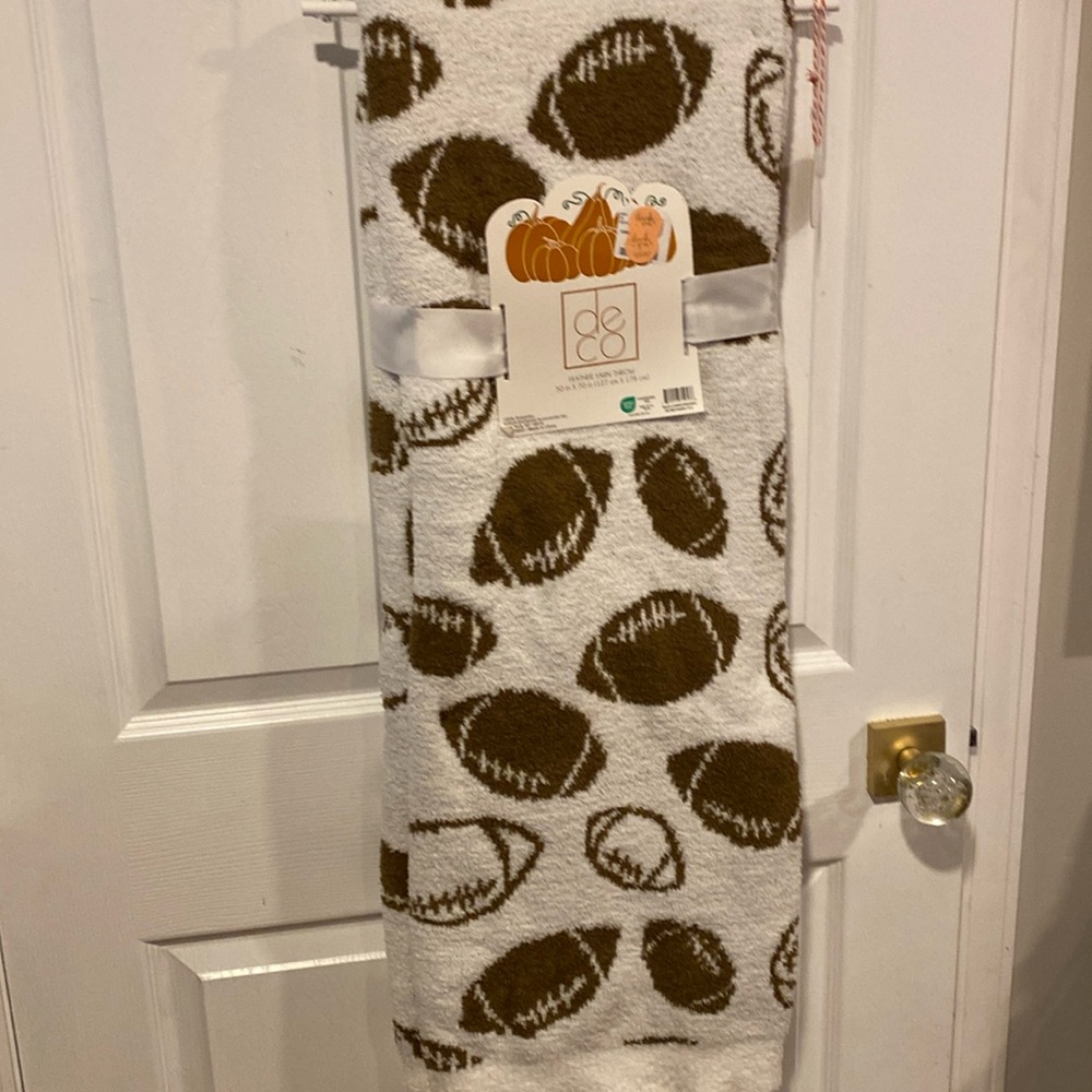 BNWT DECO Football Super Soft Blanket